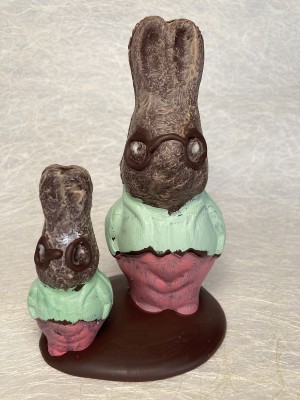 Mijnheer konijn en Jr. donkere chocolade.